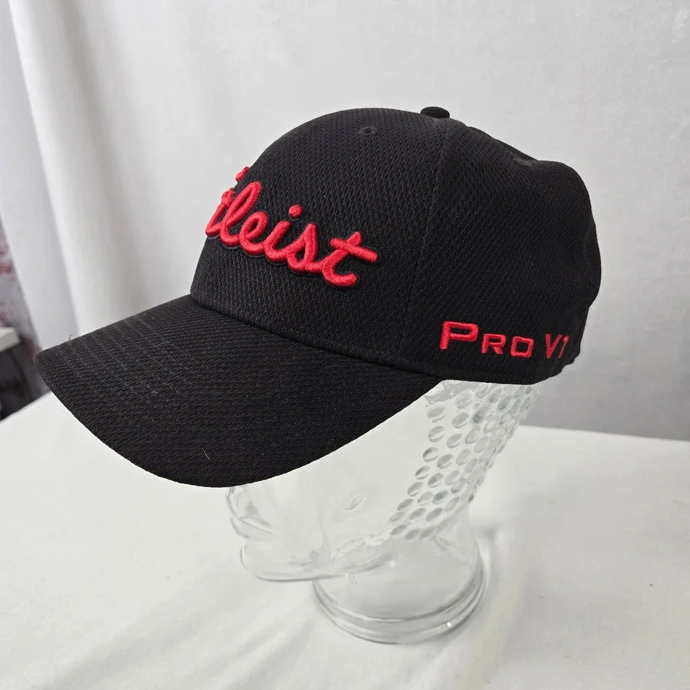 Titleist FJ Tour Golf Hat Black Red Script Logo A-Flex Pro V1 Fitted Cap S/M PGA